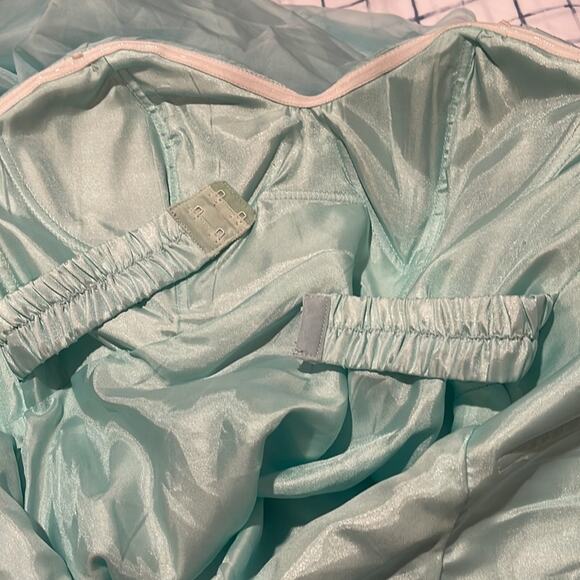 Amelia Couture Strapless Chiffon Gown Train Detail Blue Size 10 - Picture 14 of 14